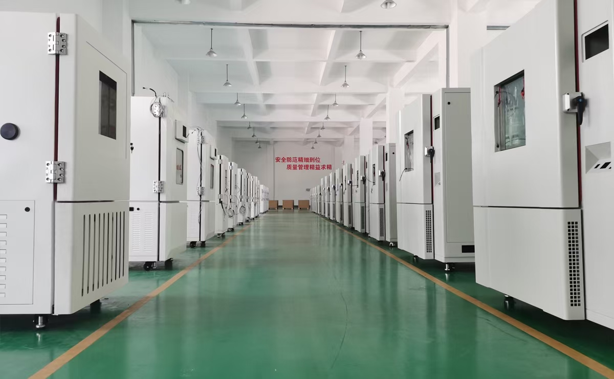 高低溫試驗(yàn)箱在電池組件環(huán)境適應(yīng)性測(cè)試中的重要作用